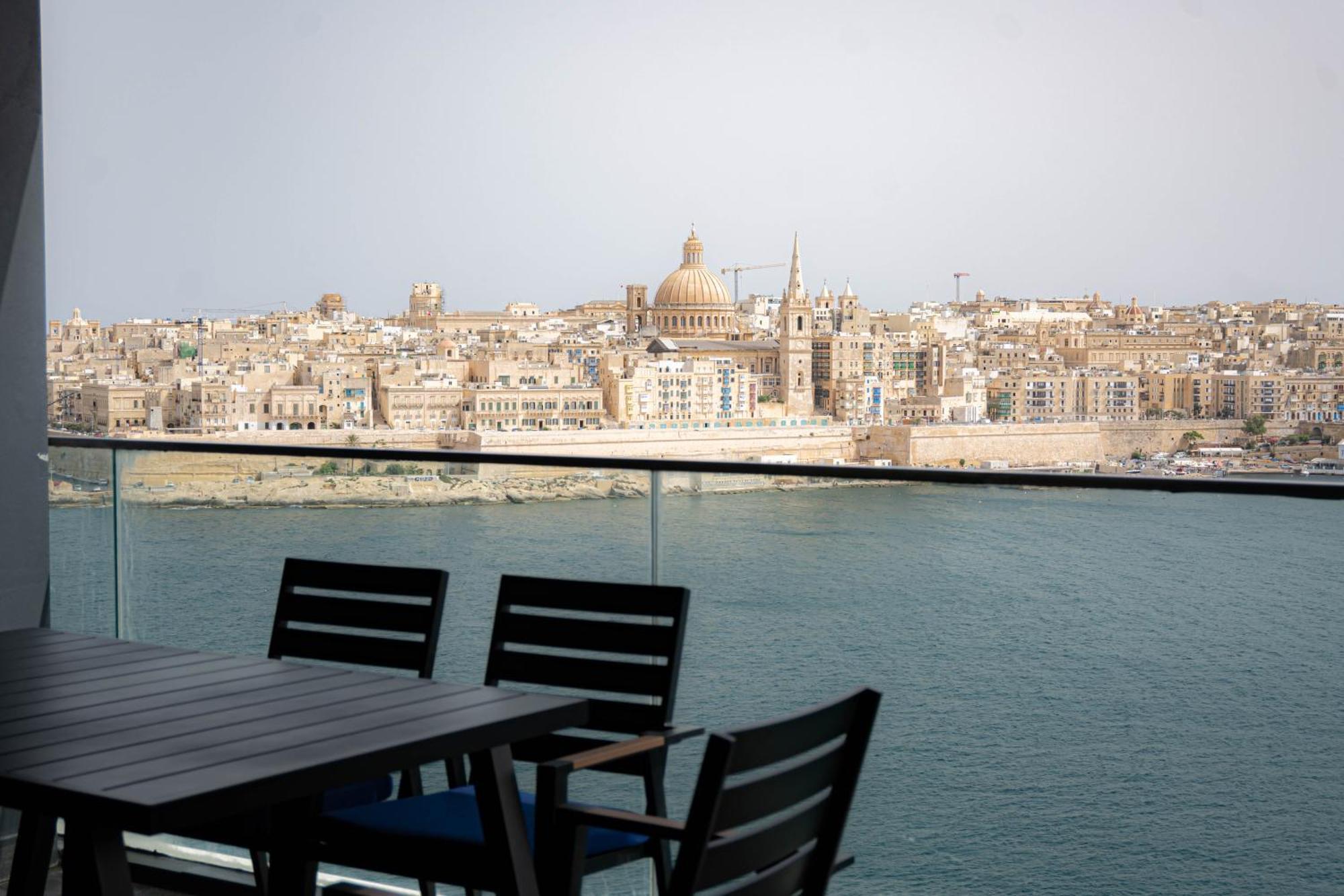 Best View Fortina Luxury Suites Sliema Bagian luar foto